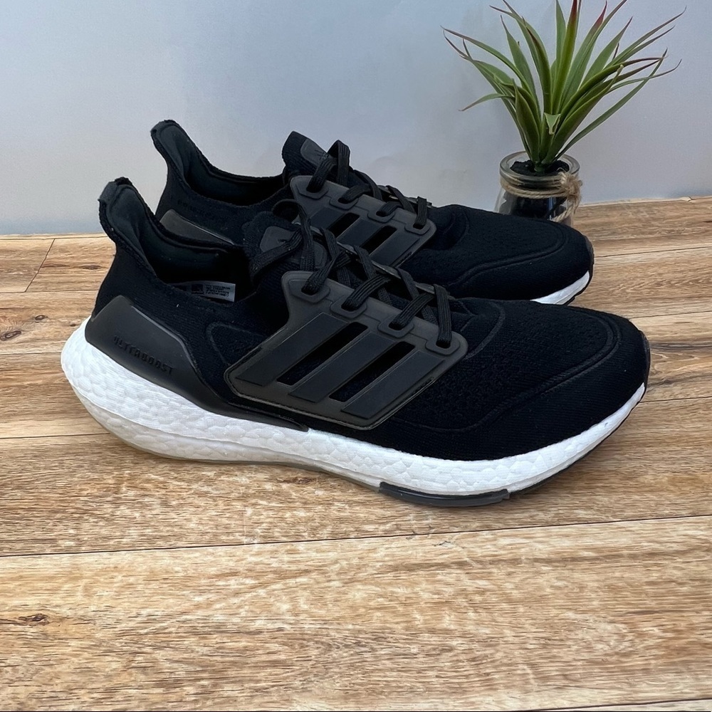 Adidas UltraBoost 21 Running Shoe sz 8.5